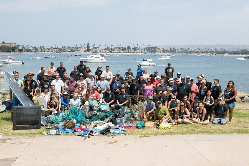 House of Scuba beach cleanup crew